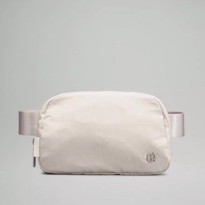 Lululemon Everywhere Belt Bag (white opal)